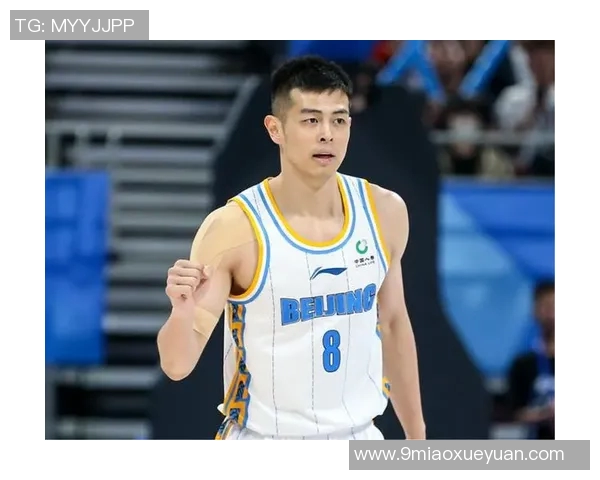 方硕的篮球之路：从青涩少年到职业赛场的辉煌历程与心路历程